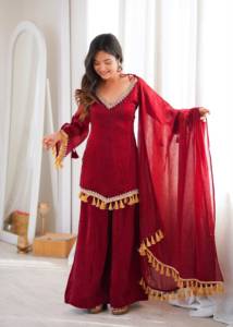 Ensemble prêt-à-porter entièrement cousu avec haut en tissu effet miroir et dentelle, pantalon palazzo et dupatta. - Product Image 3