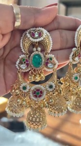 Boucles d'oreilles cachemiriennes de qualité supérieure, allure luxueuse, magnifiques boucles d'oreilles tendance, parfaites pour les mariages, les occasions festives, les soirées. - Product Image 5