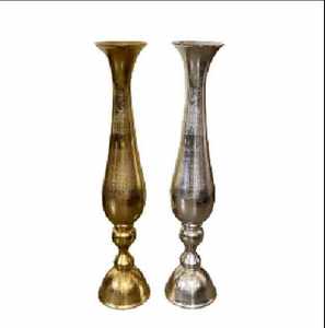 Pichet artisanal en métal tendance, style rustique, avec charme vintage et finition antique pour une décoration de style ferme vintage. - Product Image 2