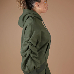 Conjunto de Sudadera con Capucha y Pantalones Cortos Minimalistas para Mujer, Logotipo Bordado Personalizado, Ropa Casual de Moda para Descansar, Marca Privada OEM ODM - Product Image 3