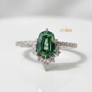 Impresionante Anillo de Aniversario/Boda para Mujer en Oro Blanco de 14K con Diamante Cultivado en Laboratorio de 2.18 CT VS1 con Corte Escudo, Diseño Inspirado en la Naturaleza - Product Image 2