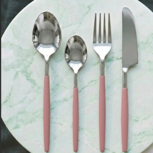 Vaisselle de location pour restaurants et hôtels, idéale pour mariages, avec manche rose poli miroir, comprenant cuillère, fourchette et couteau. - Product Image 3