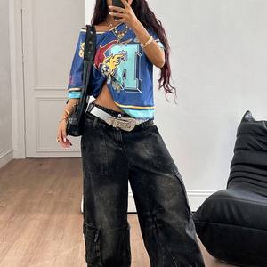 Camiseta de fútbol americano de malla personalizada OEM para mujer, estilo crop oversize, con hombros descubiertos, corte holgado, top gráfico Y2K streetwear - Product Image 6