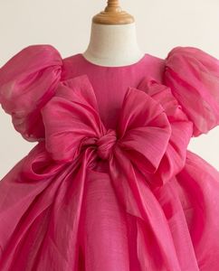 Robe de soirée pour filles en satin uni rose fuchsia, style princesse, avec manches bouffantes et nœud surdimensionné, respirante, longueur genou, modèle bal, best-seller du Vietnam - Product Image 3