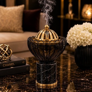 Brûleur d'encens moderne de luxe en marbre noir Portoro avec base en laiton brossé et dôme en maille nid d'abeille - Product Image 3