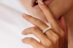 แหวนแต่งงานเพชรสามแถว ทอง 14K น้ำหนัก 0.64 กะรัต แบบครึ่งวงแหวน - Product Image 4