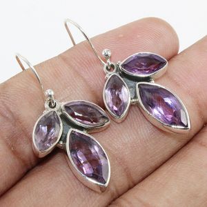 Boucles d'oreilles pendantes en argent sterling 925 faites à la main avec trois pierres d'améthyste naturelle facettée, vente en gros - Product Image 1