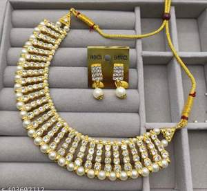 Parure de collier ras-du-cou traditionnelle ethnique certifiée, en alliage plaqué argent de haute qualité, ornée de cristaux de corail et de strass, motif floral, pour mariage et soirée - Product Image 2