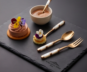 Juego de cubiertos elegantes ACME METAL en oro mate con revestimiento PVD en oro rosa y mango con incrustaciones de nácar para bodas y restaurantes. - Product Image 6