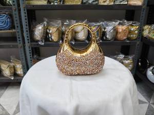 Sac à main de soirée en métal orné de strass de luxe pour femmes FAIZA CRAFT, avec chaîne détachable |   Sac à main de soirée |   Mariage et mariée - Product Image 5