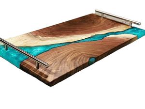 Plateau de service en bois et résine époxy Meilleure qualité Personnalisation et poignée en métal Plateau de service carré en résine noire - Product Image 2