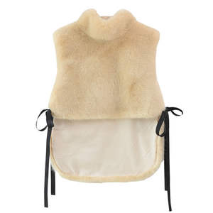 Poncho court d'hiver en fausse fourrure de vison Nesta Sports pour femme, col rond, coupe ample, sans manches, motif écossais, et gilet en fausse fourrure - Product Image 1