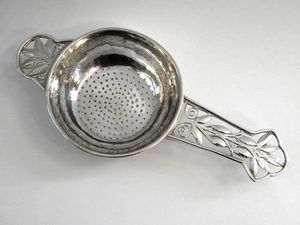 Nouveau Passoire à Thé Vintage Argentée avec Poignée Décorative, Filtre à Thé en Vrac, Outil de Cuisine Premium pour Infusion - Product Image 1