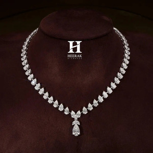 สร้อยคอเพชรทรงลูกแพร์หรูหรา เพชรเลี้ยงในห้องปฏิบัติการ ชุบทองคำขาว 18K ความใส VVS สี D รูปทรงลูกแพร์ สร้อยคอเพชรแบบห้อยสำหรับงานแต่งงาน - Product Image 3