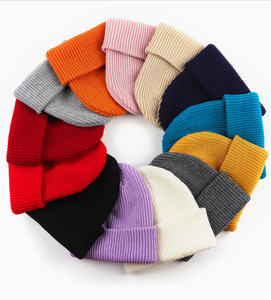 Bonnet tricoté personnalisé pour homme en acrylique, style pêcheur, avec logo brodé 3D, chaud et à revers côtelé - Product Image 3