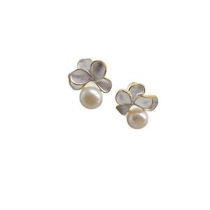 Boucles d'oreilles en perles d'eau douce rondes Mantou de haute qualité 8-9 mm, sans défaut, design papillon - Product Image 5