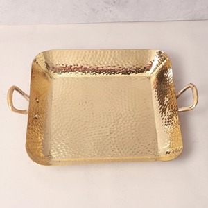 Bandeja de Servir Cuadrada de Latón Antiguo Martillado Hecha a Mano de Lujo con Doble Asa, Bandeja Decorativa de Metal para Mesa de Centro Premium - Product Image 3