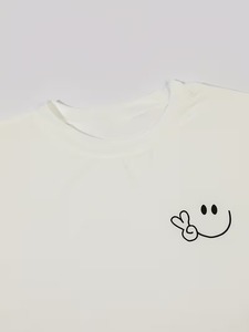 เสื้อยืดแขนสั้นลำลองผู้ชาย พิมพ์ลายการ์ตูนยิ้ม คอกลม ทรงปกติ ผ้าฝ้ายเจอร์ซีย์ 100% ระบายอากาศได้ดี ดีไซน์ผ้าฝ้ายแบบสั่งทำ - Product Image 3