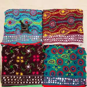 Dupatta Kalamkari brodée de style Phulkari, écharpe en modal brodée à la main avec imprimé paon, stoles en modal - Product Image 4