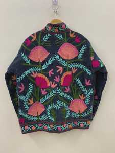 Chaqueta Corta de Terciopelo Bordada Suzani, Chaqueta de Terciopelo Unisex, Prendas Indias Disponibles al por Mayor - Product Image 5