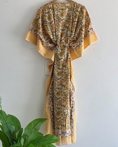 Robe Kaftan en Coton Artisanale de Luxe, Imprimée à la Main, Motif Floral Jaune Moutarde, Vêtement Bohème pour la Plage, les Vacances et les Resorts - Product Image 4