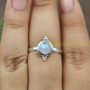 Bague en pierre de lune en argent sterling 925, bague minimaliste, faite à la main, pour femmes, cadeau d'anniversaire en pierre de lune, bijoux pour femme - Product Image 4