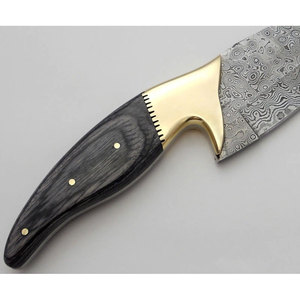 Cuchillo de chef de acero de Damasco con mango de madera y protector de latón - Product Image 6