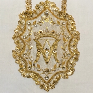 Broche de revers maçonnique personnalisée en métal doré, émail souple, motif floral, souvenir - Product Image 1
