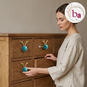 Poignée de meuble moderne en laiton et résine Ba, forme lapin, turquoise et or, multifonctionnelle, réglable, durable et écologique - Product Image 3