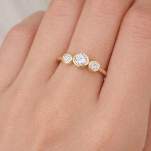 Wholesale Graduated Diamond 14K Solid Gold Lab Grown Diamond Three Stone Ring Anniversary Gift Bezel Set Engagement Ring for Her - Product Image 2