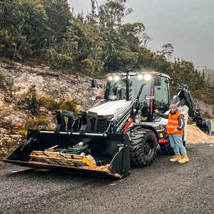 Chargeuse compacte sur pneus Hidromek 4x4 avec moteur diesel, système hydraulique et godet robuste pour travaux de construction, haute performance - Product Image 4