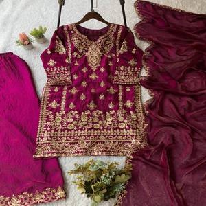VASTRA COTTAGE Conjunto Étnico para Mujer, Kurti Festivo con Bordado de Lentejuelas, Palazzo y Dupatta, Completamente Cosido - Product Image 1