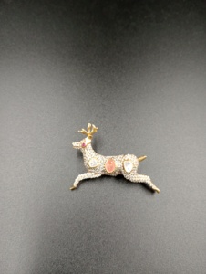 Broche con diseño de ciervo con doblet rosa y piedra polki en plata 925 para boda, joyería tradicional de aspecto lujoso. - Product Image 3