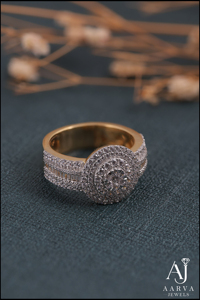 แหวนหมั้นเพชรโมอิสซาไนต์ทรงคลาสสิกสำหรับผู้หญิงจาก AARVA JEWELS เงินแท้ 925 ชุบโรเดียม ดีไซน์ดอกไม้หรูหรา ประดับเพชรแบบหนามเตย - Product Image 2