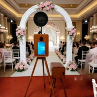 Photobooth en bois de chêne rouge 12,9 pouces avec support d'imprimante, coque de photobooth vintage DSLR pour fêtes et événements avec flight case