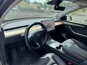 รถยนต์ไฟฟ้า SUV ขนาดกะทัดรัด รุ่น Y ปี 2025 มือสอง - Product Image 2