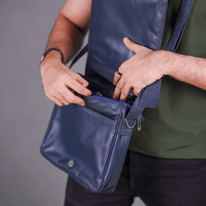 Bolso Cruzado Unisex de Cuero Genuino Coral Weavers, Color Sólido, Cierre de Cremallera, Estilo Clásico, Duradero, Portátil, para Negocios - Product Image 3