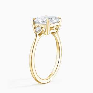 Anillo de Compromiso East-West Aria con Tres Piedras de Moissanita de Corte Ovalado y Engaste de Puntas Chapado en Oro de 14K para Boda y Aniversario - Product Image 2