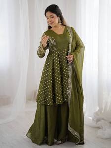 Costume Anarkali traditionnel indien pakistanais vert pour femmes avec dupatta, tenue de mariage brodée, coupe ample, longueur au sol - Product Image 1