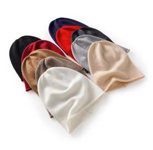 Bonnet unisexe en acrylique jacquard, couleur unie, décontracté, pour l'hiver, ajustable pour adultes - Product Image 1
