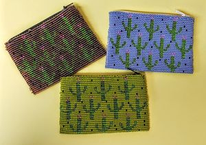 Porte-monnaie décoratif perlé avec couleur et taille personnalisables, style classique brodé pour les voyages et les petits essentiels - Product Image 1