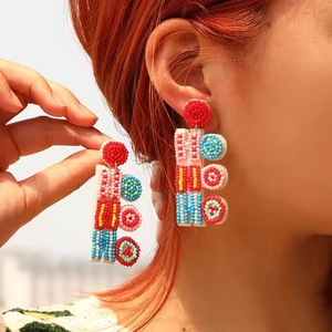Pendientes de Cuentas con Diseño de Loto de Triple Capa. Accesorios de Joyería Fina con Perlas de Mariposa Tricolor y Cuentas de Semillas. - Product Image 2