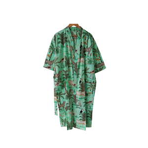 Robe de nuit longue en coton tissé à la main pour femme, col en V, manches longues, imprimé animaux de la jungle, style kimono, avec cordon de serrage - Product Image 1