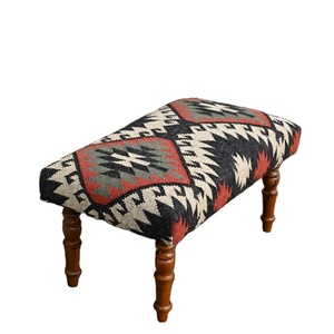 Banc en kilim tissé à la main en laine et jute avec pieds en bois, design traditionnel antique, éco-responsable, fait main, ottoman pour chambre à coucher - Product Image 1