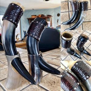 Mug de Luxe Gravé en Corne de Buffle Durable avec Support en Cuir – Tasse à Bière Médiévale Faite à la Main pour Mead Viking – Article de Collection - Product Image 4