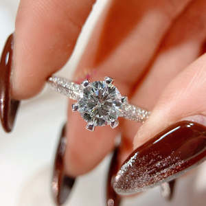 Anillo de compromiso de plata con moissanita de corte brillante redondo, anillo de boda con diamante cultivado en laboratorio, joyería fina elegante, diseño atemporal, regalo. - Product Image 4