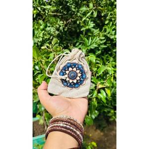 Bolsa premium mini dhori de yute con hermosas pegatinas para regalos de ocasiones especiales como bodas, festivales y Ramadán en India. - Product Image 1