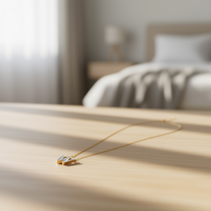 Collana in Acciaio Inossidabile con Ciondolo a Forma di Lettera W e Diamante, Placcata in Oro, Minimalista, Unisex, per Uso Quotidiano - Product Image 3