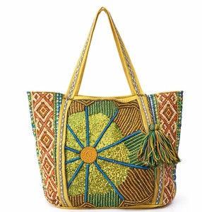 Sac fourre-tout bohème vibrant avec des perles en forme de soleil, des broderies géométriques et des accents de pompons colorés. Idéal pour les voyages, les festivals. - Product Image 1