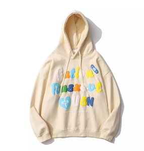 Sudaderas con capucha para hombre con logotipos en relieve y marca discreta para un aspecto premium sin el alto costo que va con ello. - Product Image 4